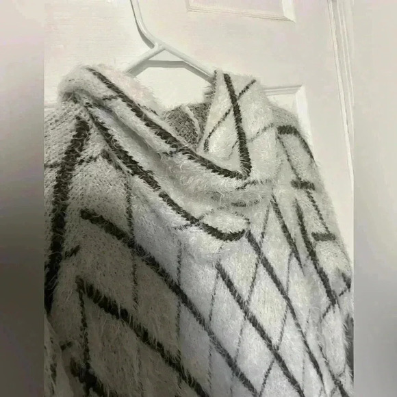 Oliver by Escio sweater hooded cardigan Cream w/black/brown Anthropologie Medium - Picture 9 of 11